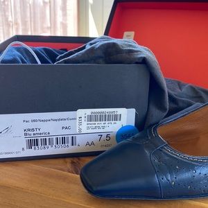 Bruno Magli pumps. Gorgeous navy textured leather. Excellent condition.